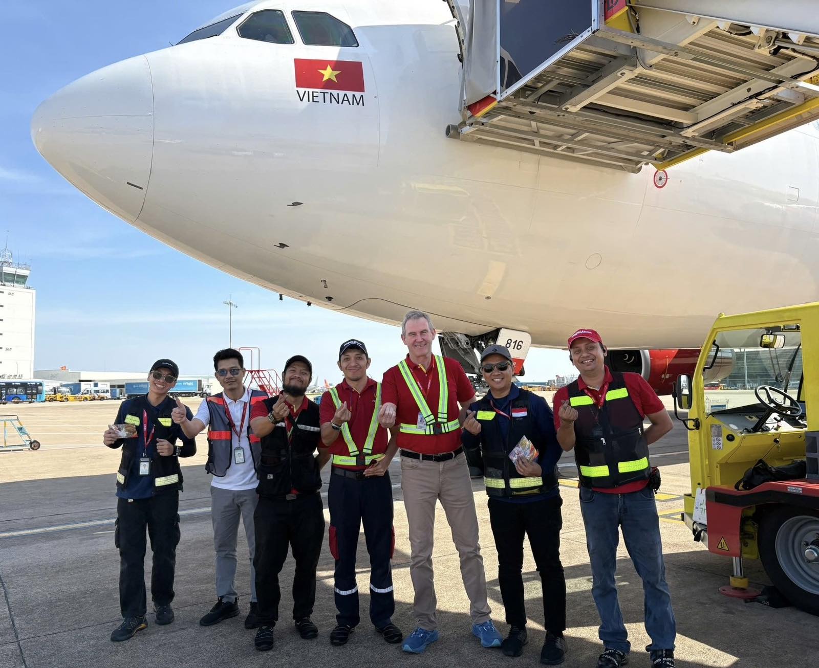 Khách bay cùng Vietjet nhận quà may mắn đầu năm- Ảnh 7. Khách bay cùng Vietjet nhận quà may mắn đầu năm- Ảnh 7.