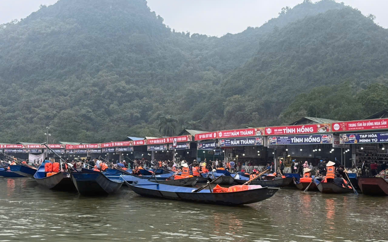 25.000 lượt du khách trẩy hội Chùa Hương 2 ngày đầu năm