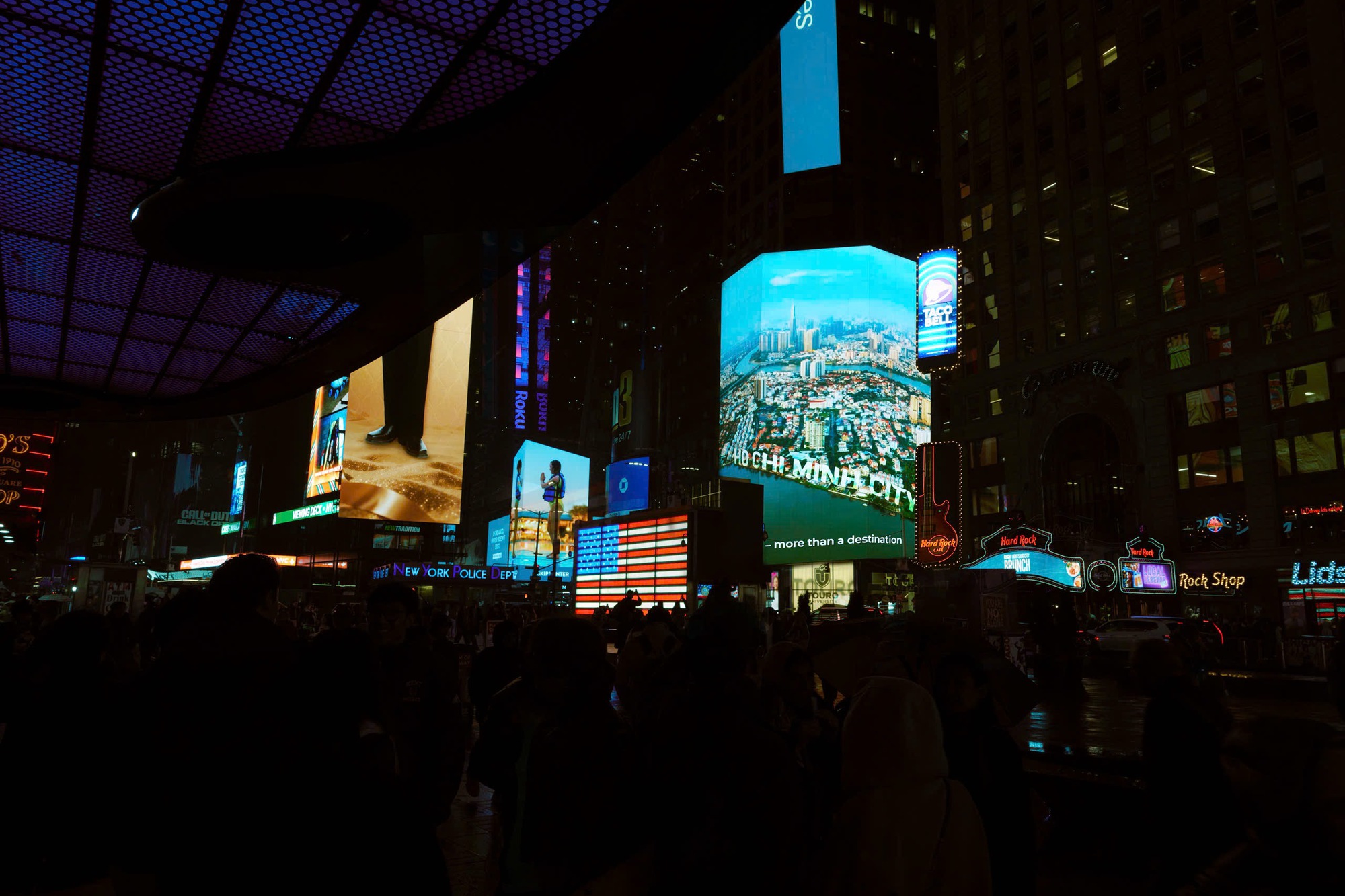 Khi hình ảnh đất nước Việt Nam tỏa sáng tại Times Square dịp Tết- Ảnh 1.