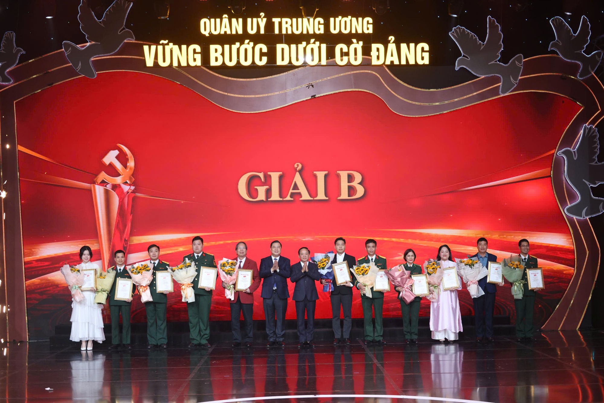 Tổng Bí thư Tô Lâm dự tổng kết, trao giải cuộc thi 'Vững bước dưới cờ Đảng'- Ảnh 4.