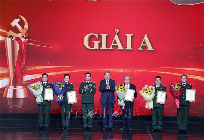 Tổng Bí thư Tô Lâm dự tổng kết, trao giải cuộc thi 'Vững bước dưới cờ Đảng'
