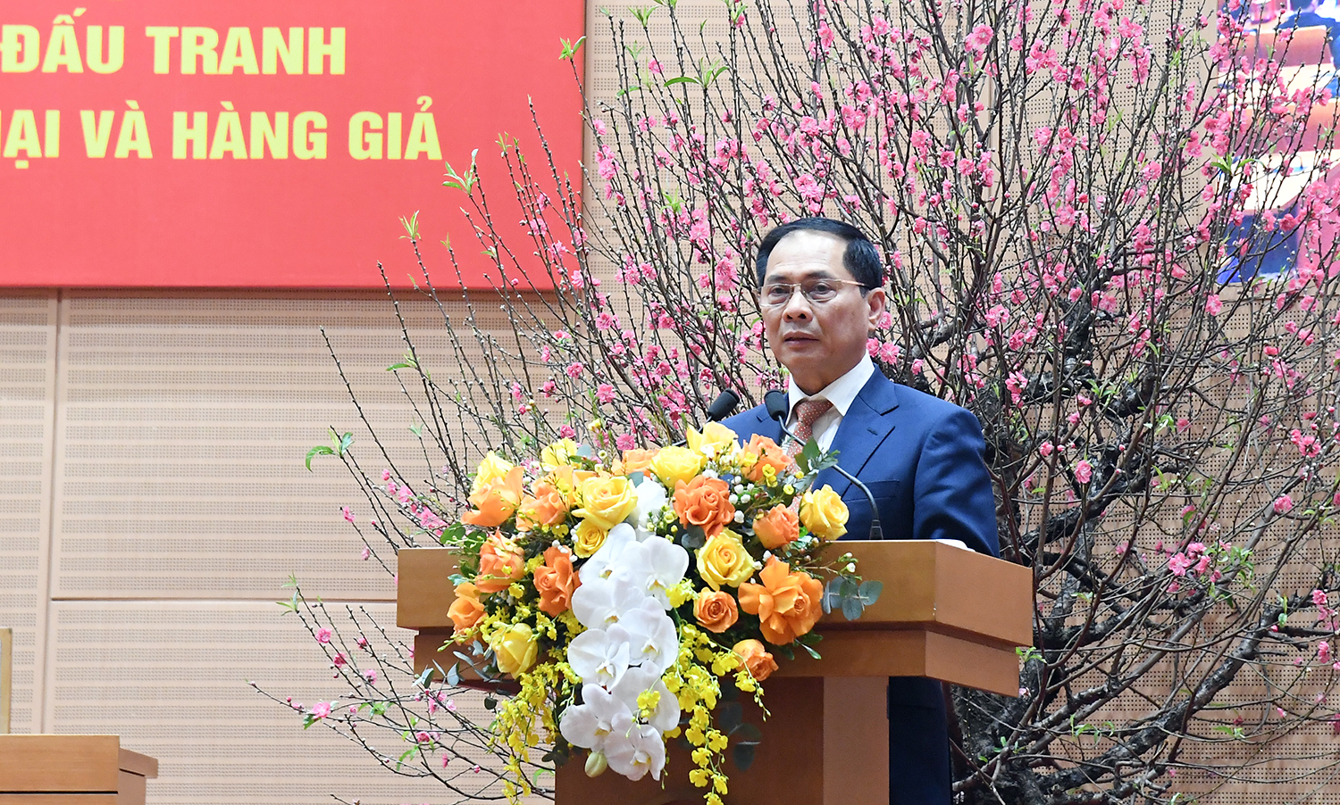 Hà Nội và 10 địa phương ký Quy chế phối hợp chống buôn lậu, hàng giả- Ảnh 2.