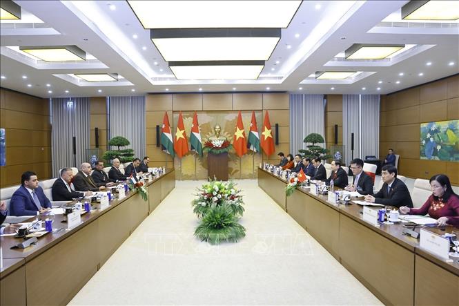 Chủ tịch Quốc hội hội đàm với Chủ tịch Hạ viện Vương quốc Hashemite Jordan- Ảnh 1.