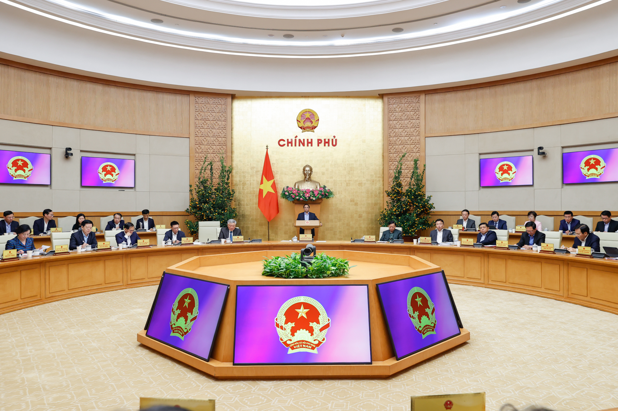 Thủ tướng: Tập trung triển khai ngay các nhiệm vụ trọng tâm sau Tết- Ảnh 1. Thủ tướng: Tập trung triển khai ngay các nhiệm vụ trọng tâm sau Tết- Ảnh 1.