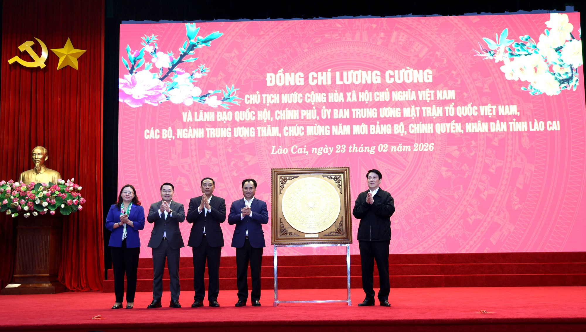 Chủ tịch nước Lương Cường thăm, chúc Tết Đảng bộ, chính quyền, nhân dân tỉnh Lào Cai- Ảnh 1.