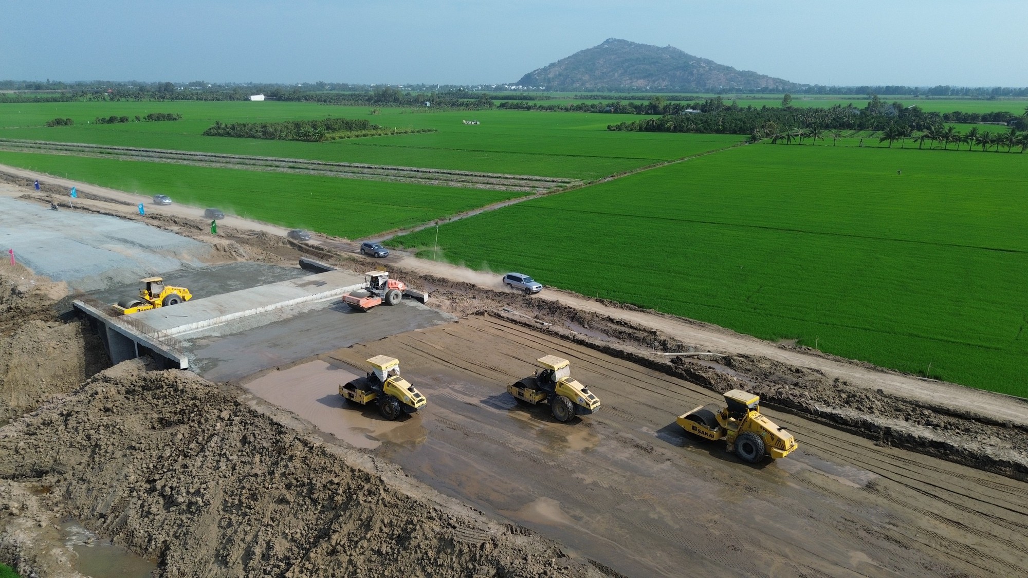 Đề xuất mở rộng cao tốc Châu Đốc - Cần Thơ - Sóc Trăng lên 6 làn xe từ năm 2027- Ảnh 1.