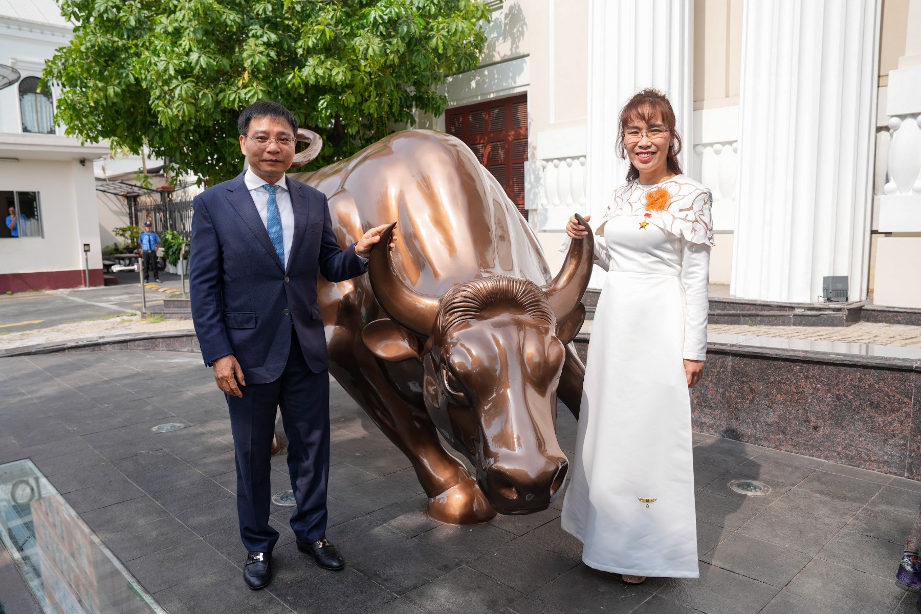 Thị trường chứng khoán khởi sắc trong ngày đánh cồng khai trương- Ảnh 2.