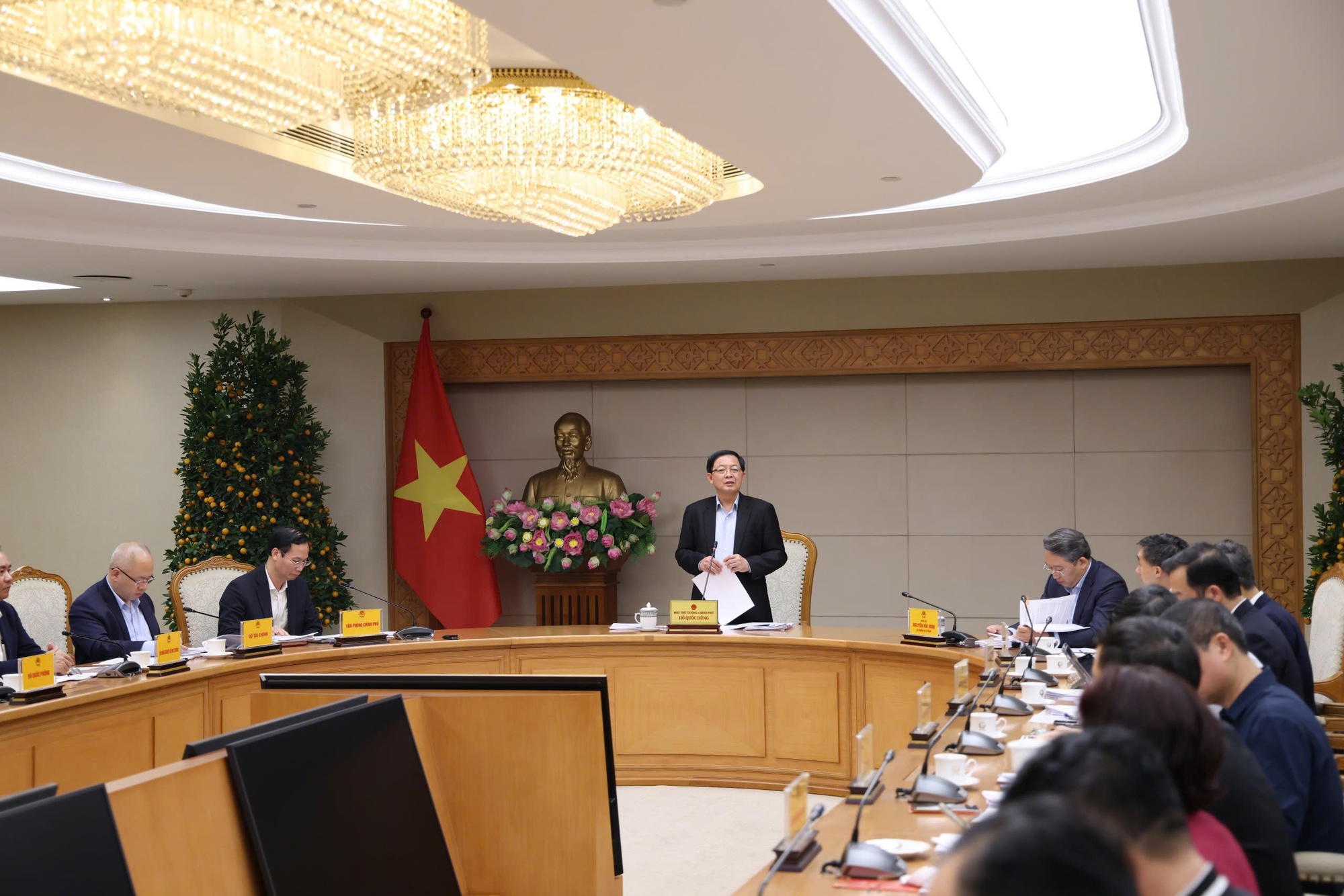 Phó Thủ tướng Hồ Quốc Dũng: Rà soát kỹ, bảo đảm Luật Thủ đô (sửa đổi) thực sự đột phá, khả thi- Ảnh 1.