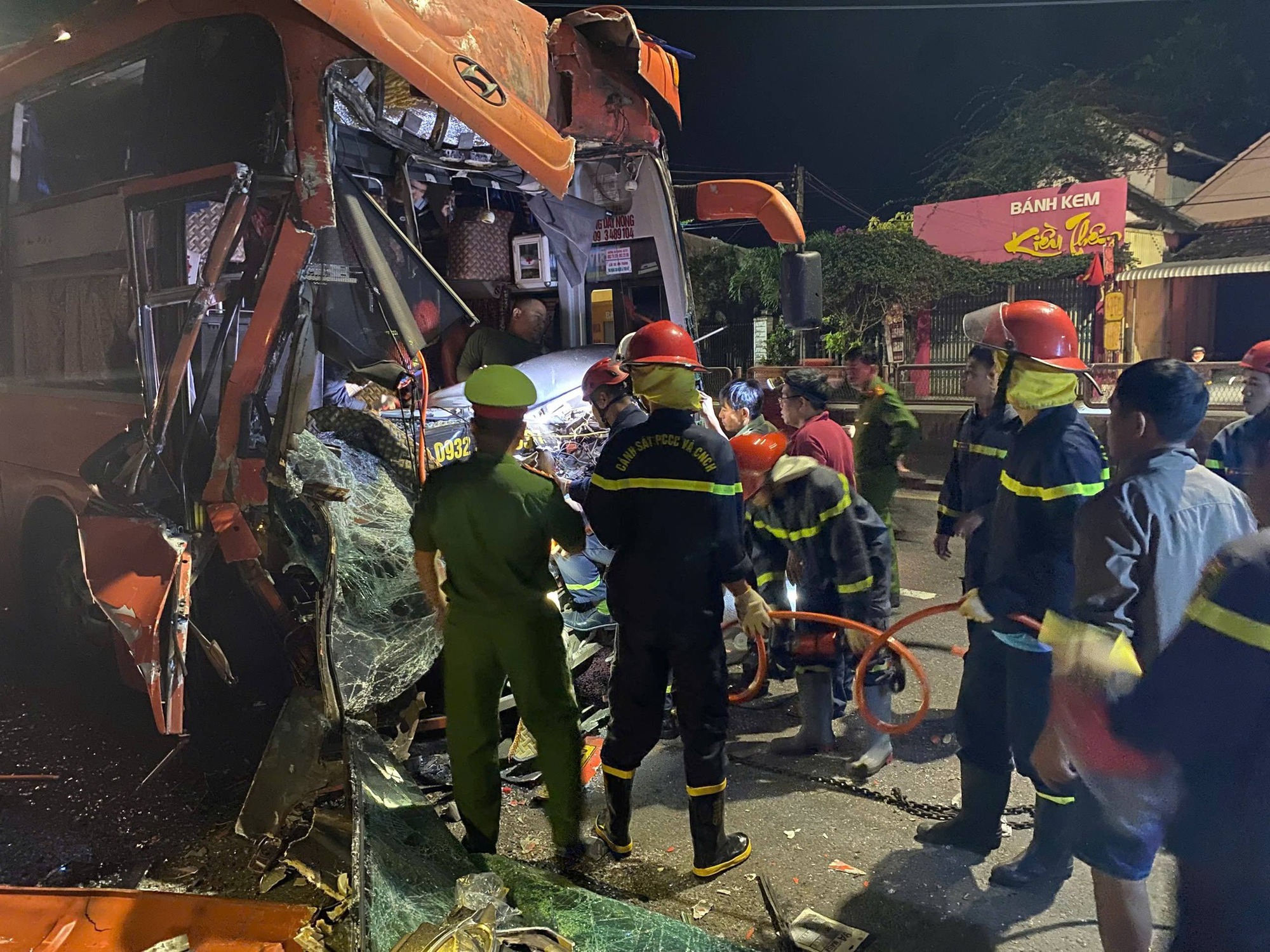 Tai nạn giao thông 2 tháng đầu năm giảm trên cả 3 tiêu chí- Ảnh 1. Tai nạn giao thông 2 tháng đầu năm giảm trên cả 3 tiêu chí- Ảnh 1.