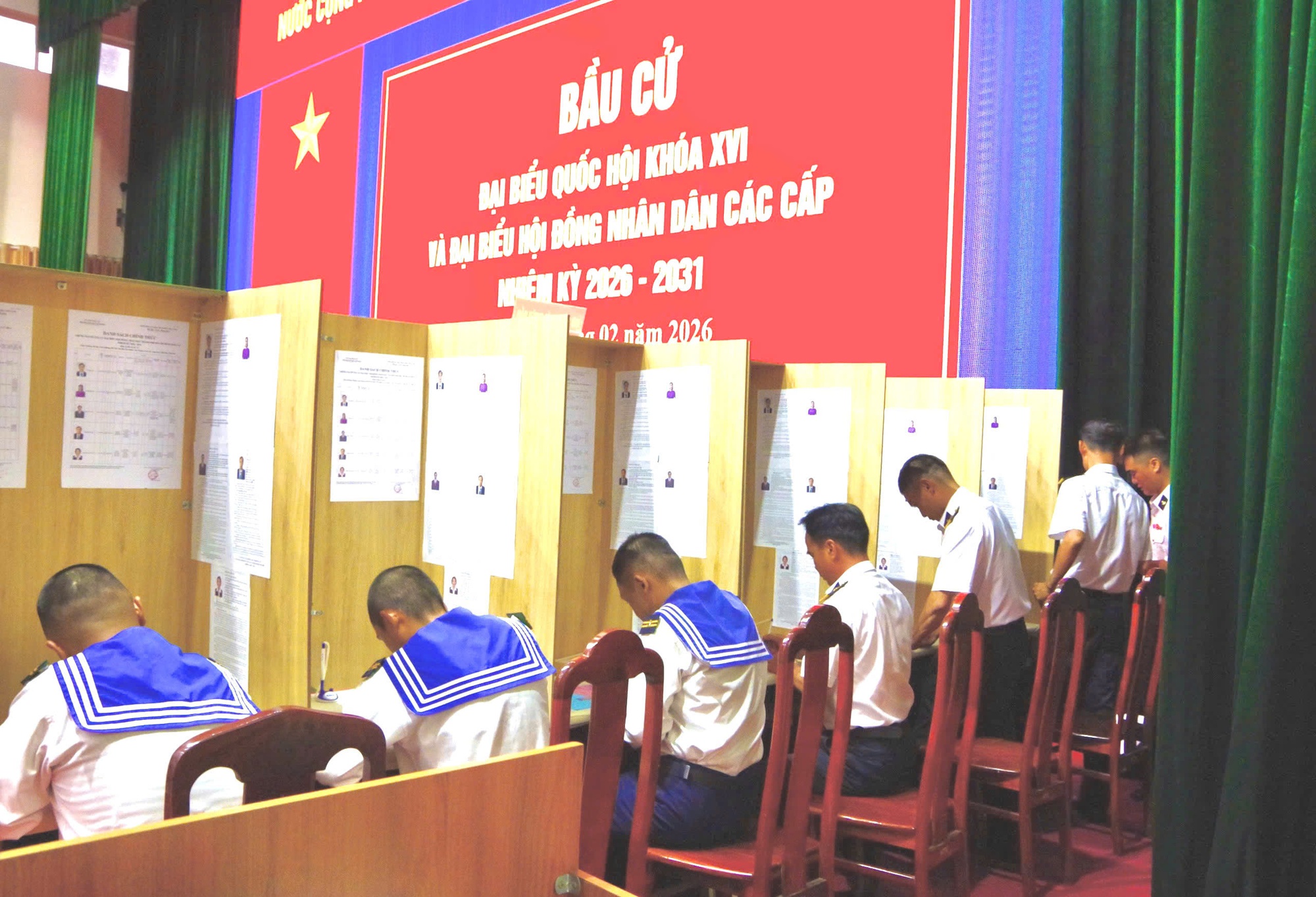 4 khu vực của TPHCM tiến hành bỏ phiếu bầu cử sớm- Ảnh 6.