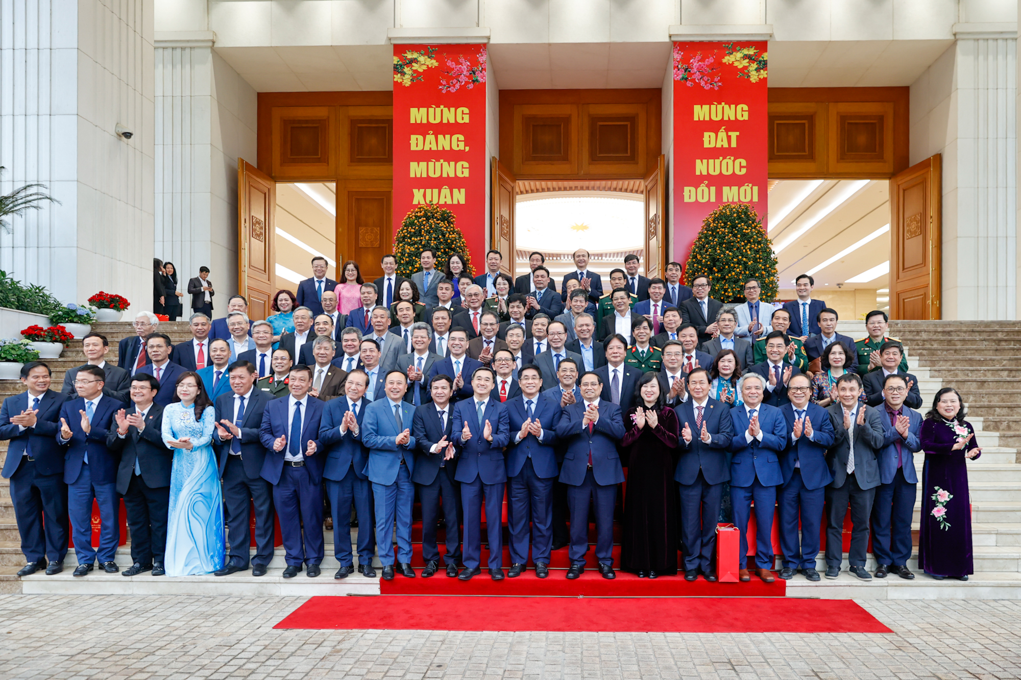 Thủ tướng Phạm Minh Chính: "Giữ trọn y đức - Vững vàng y thuật - Nâng tầm y lý - Vượt qua nghịch cảnh - Tất cả vì dân"- Ảnh 4. Thủ tướng Phạm Minh Chính: "Giữ trọn y đức - Vững vàng y thuật - Nâng tầm y lý - Vượt qua nghịch cảnh - Tất cả vì dân"- Ảnh 4.