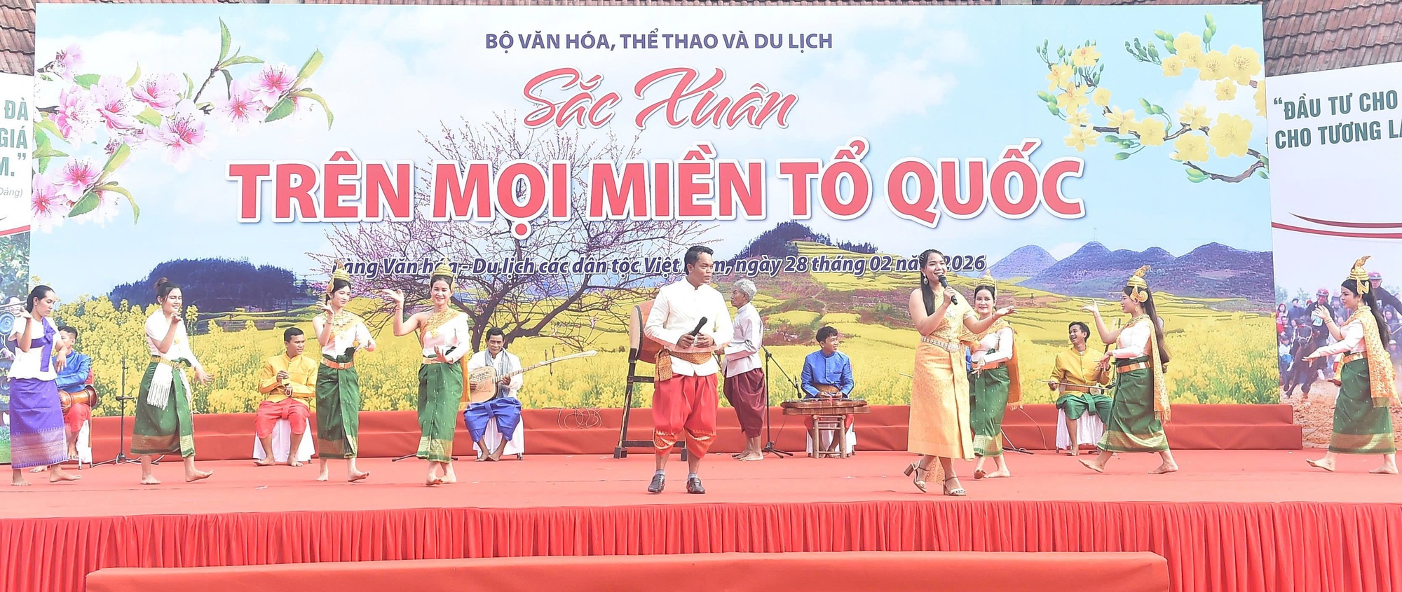 Phó Thủ tướng Mai Văn Chính dự Ngày hội 'Sắc xuân trên mọi miền Tổ quốc' năm 2026- Ảnh 4.