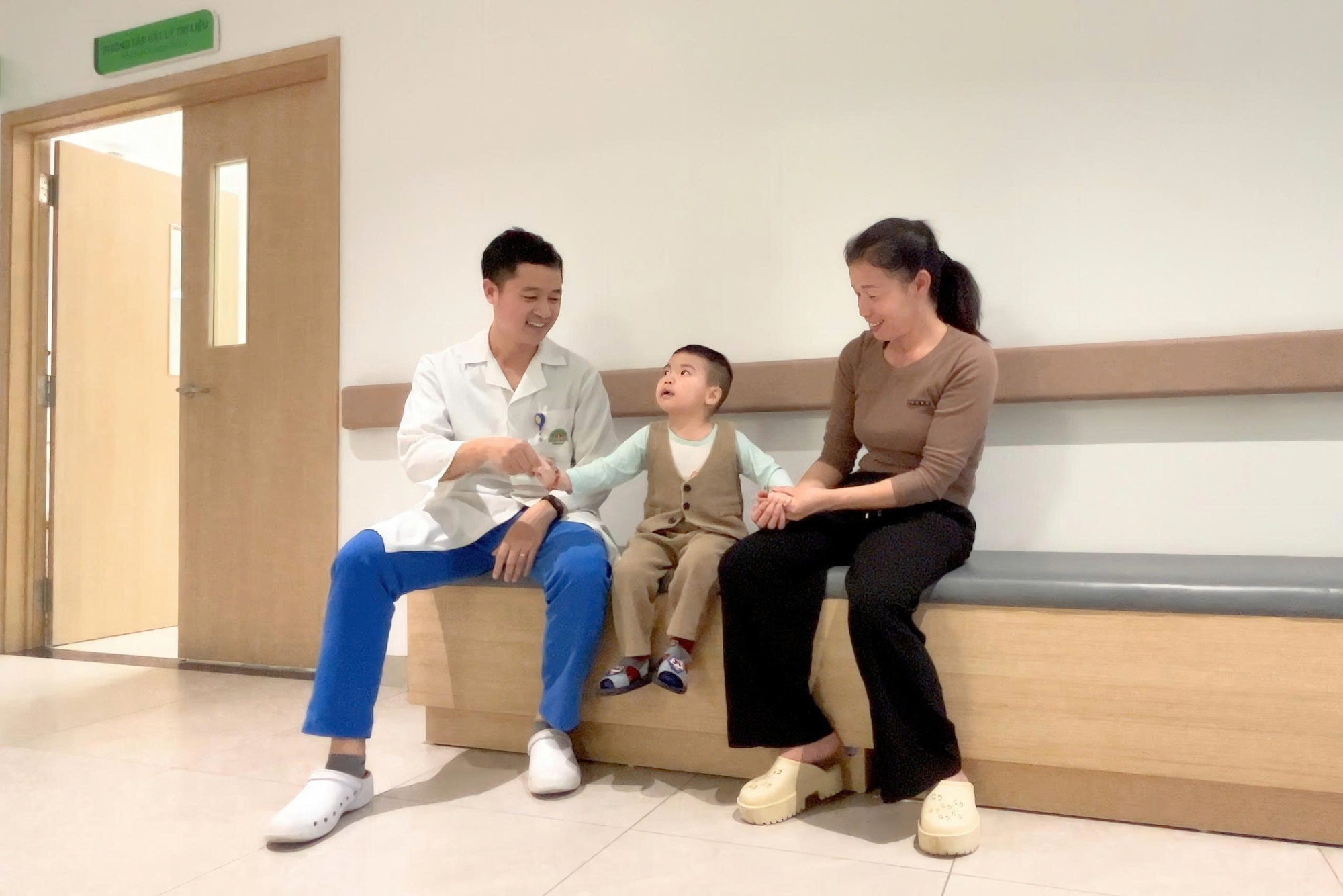 Kỳ tích hồi sinh bé 3 tuổi đuối nước: Khi còn một cơ hội, thầy thuốc vẫn nỗ lực đến cùng- Ảnh 1. Kỳ tích hồi sinh bé 3 tuổi đuối nước: Khi còn một cơ hội, thầy thuốc vẫn nỗ lực đến cùng- Ảnh 1.