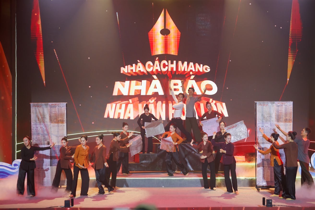 Chương trình nghệ thuật chính luận "Thủ tướng Phạm Văn Đồng - Trọn đời vì nước vì dân"- Ảnh 4.