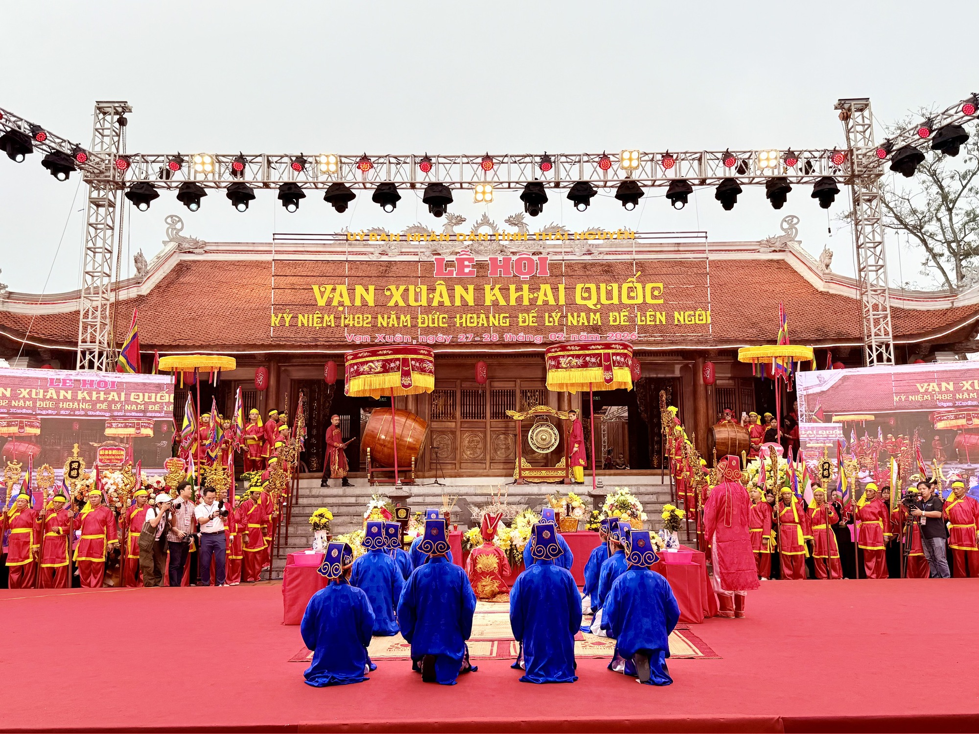 Phó Thủ tướng Nguyễn Chí Dũng dự khai mạc Lễ hội "Vạn Xuân khai Quốc"- Ảnh 6.