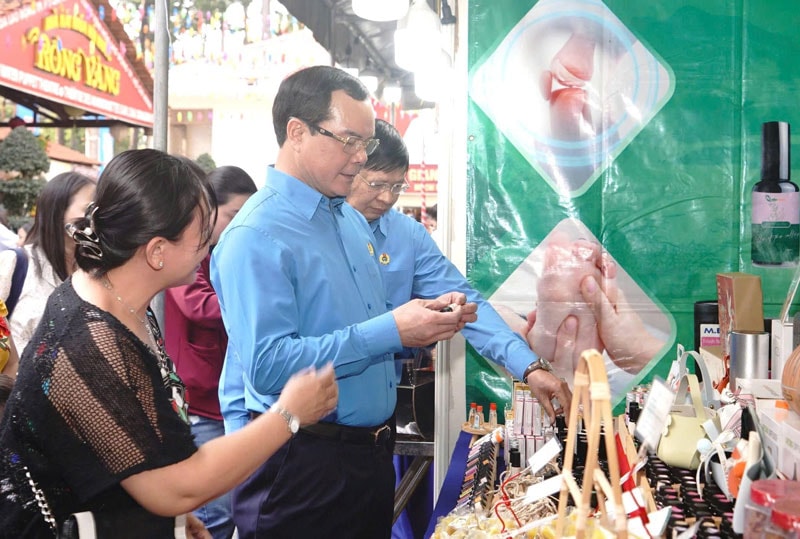 Hành trình Tết Công đoàn đến với người lao động- Ảnh 2. Hành trình Tết Công đoàn đến với người lao động- Ảnh 2.