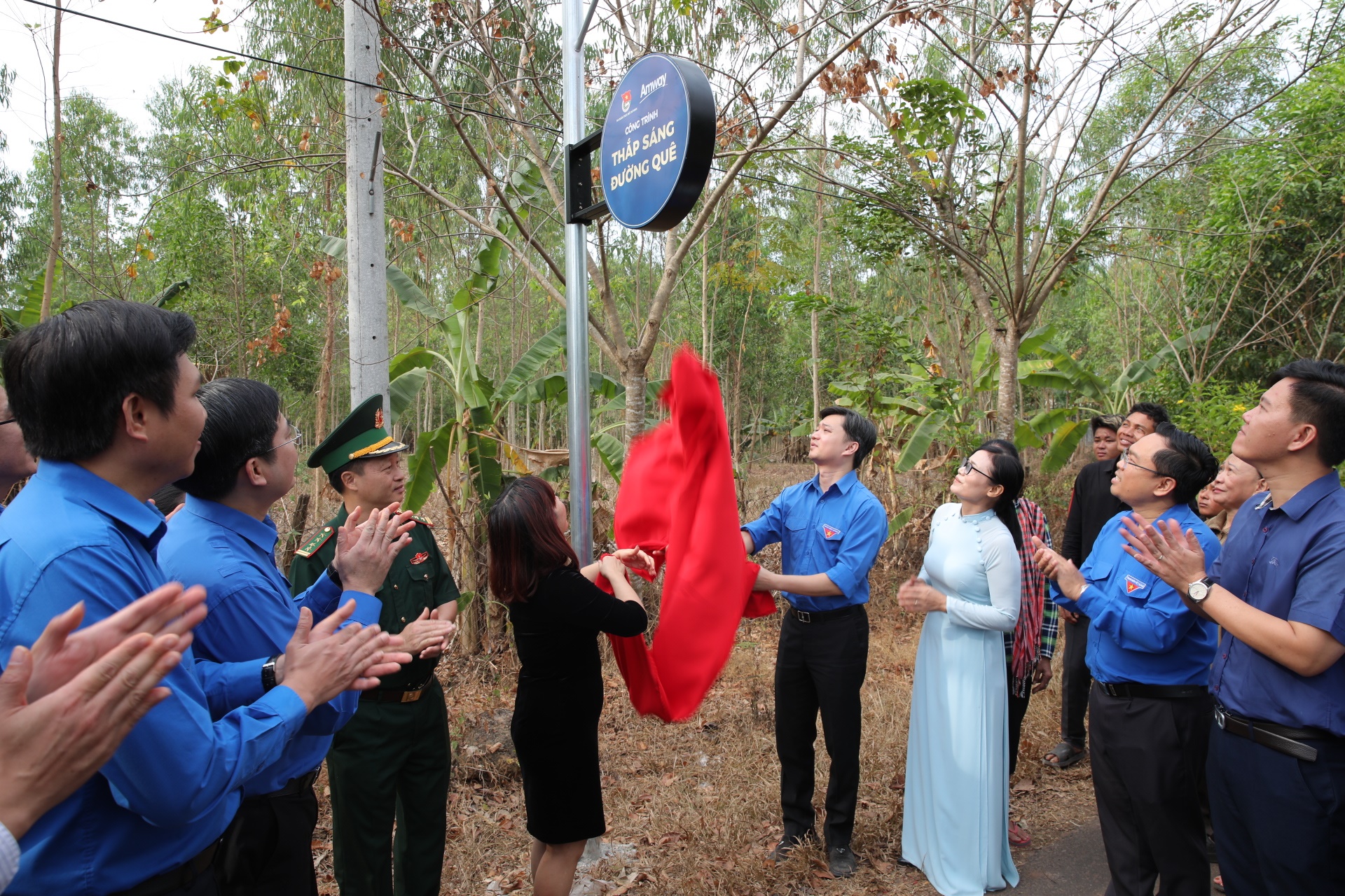 Amway Việt Nam phối hợp với Trung ương Đoàn thực hiện chương trình 'Lũy tre biên giới'- Ảnh 3.