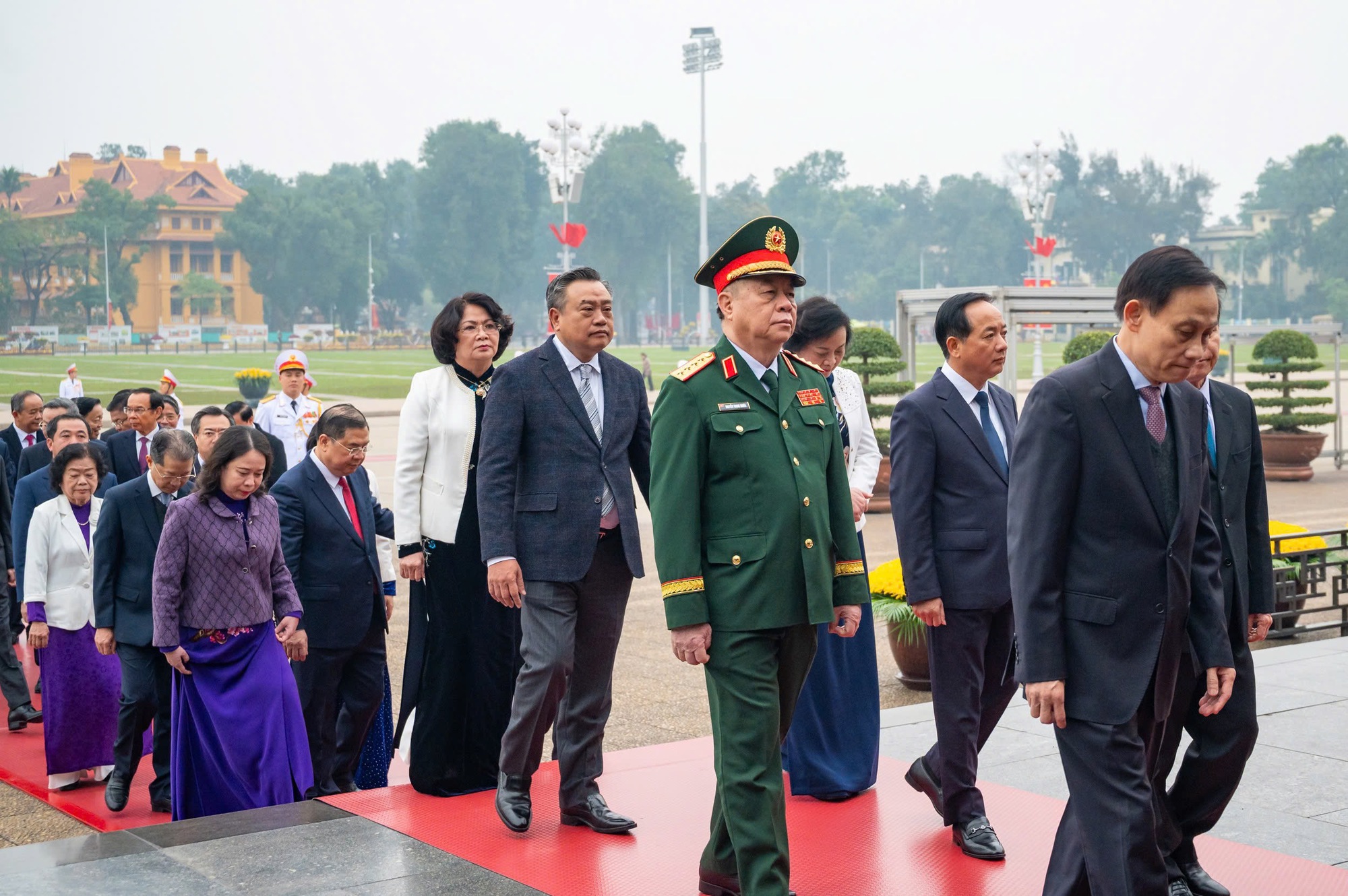 Lãnh đạo Đảng, Nhà nước vào Lăng viếng Chủ tịch Hồ Chí Minh nhân kỷ niệm 96 năm Ngày thành lập Đảng Cộng sản Việt Nam- Ảnh 3. Lãnh đạo Đảng, Nhà nước vào Lăng viếng Chủ tịch Hồ Chí Minh nhân kỷ niệm 96 năm Ngày thành lập Đảng Cộng sản Việt Nam- Ảnh 3.