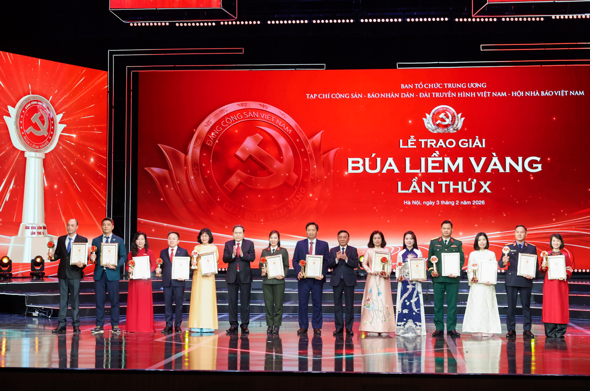 Công tác thông tin, tuyên tuyền phải là 'pháo lệnh', 'trống trận' cổ vũ toàn Đảng, toàn dân- Ảnh 5.