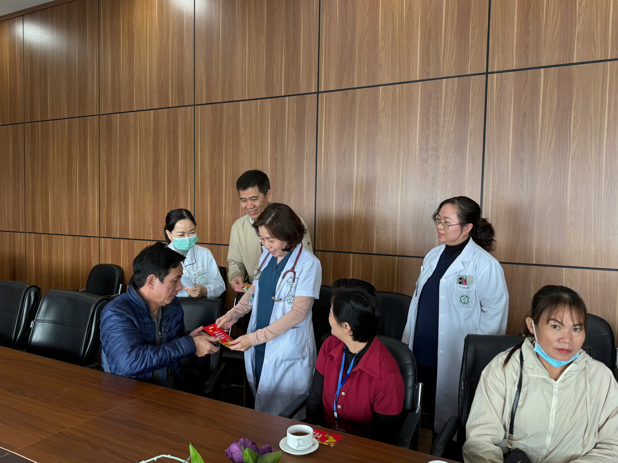 Nhiều chương trình hỗ trợ, sẻ chia với người bệnh dịp cận Tết- Ảnh 4.