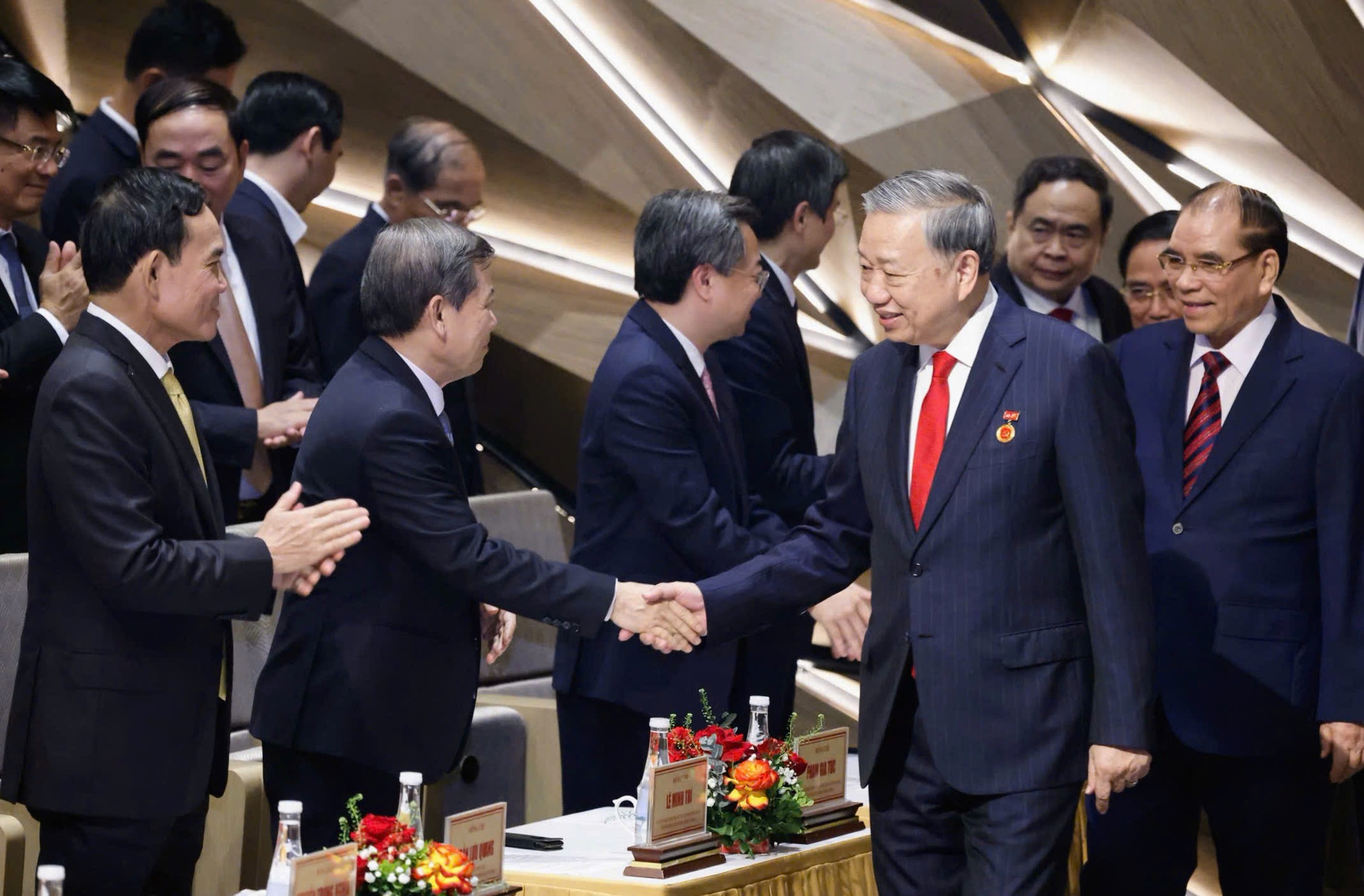 Công tác thông tin, tuyên tuyền phải là 'pháo lệnh', 'trống trận' cổ vũ toàn Đảng, toàn dân- Ảnh 1.