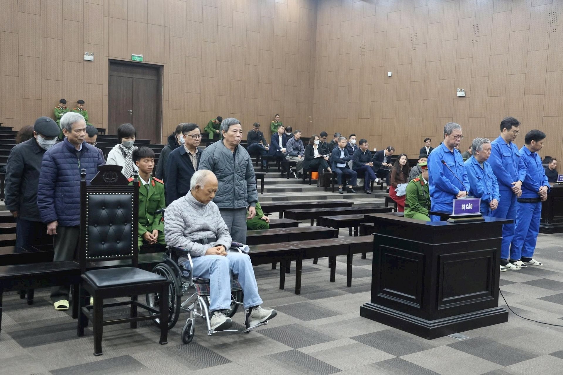 Cựu Tổng giám đốc, Chủ tịch HĐTV Vicem bị Tòa tuyên án lần lượt 15 năm và 13 năm tù- Ảnh 1.