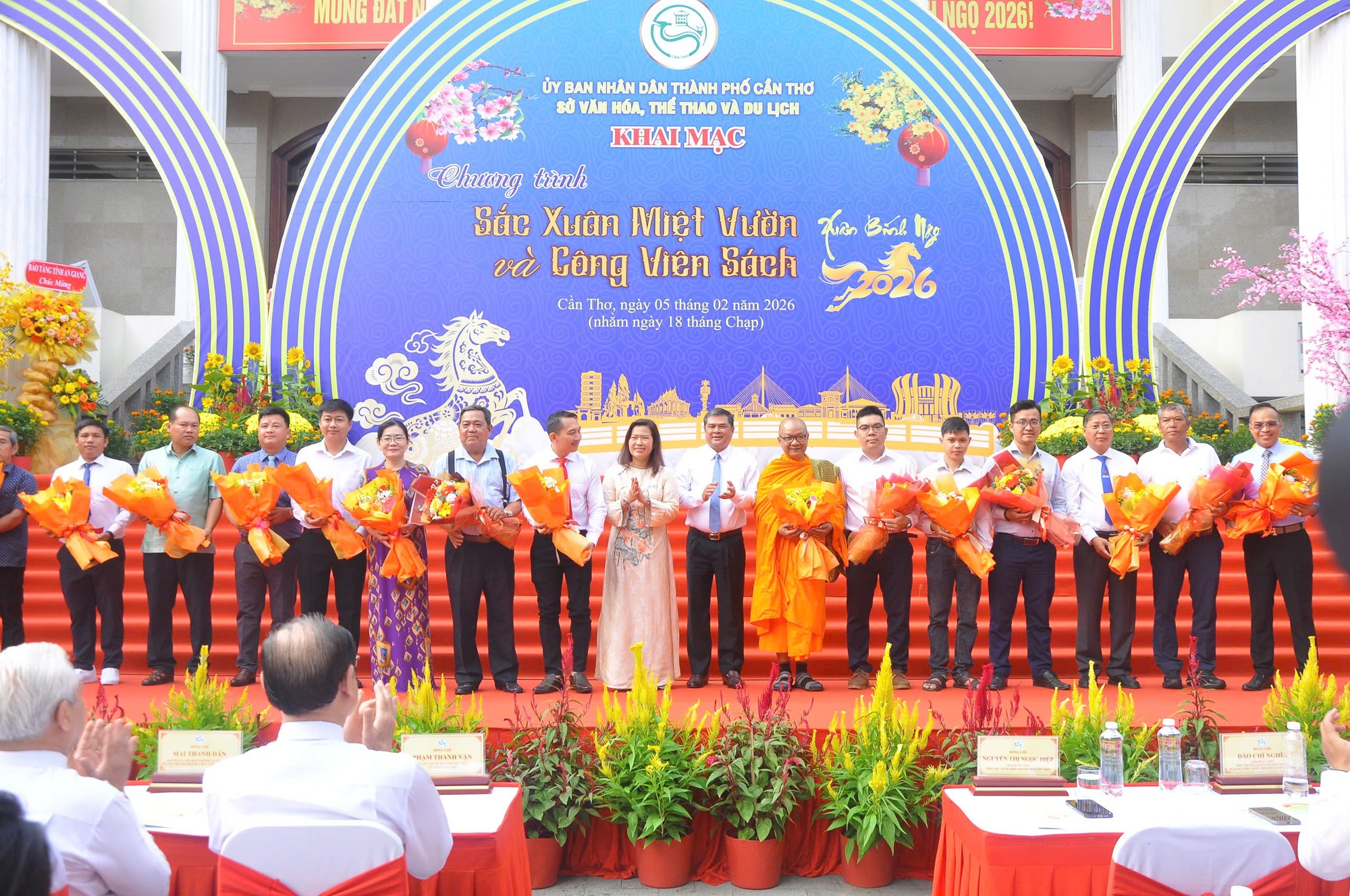 Cần Thơ rộn ràng đón Tết Bính Ngọ với 'Sắc Xuân miệt vườn' và Công viên Sách Xuân- Ảnh 1.