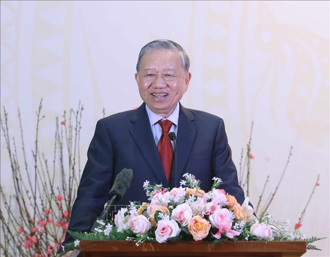 Tổng Bí thư Tô Lâm gặp gỡ cán bộ Đại sứ quán và cộng đồng người Việt tại Campuchia- Ảnh 3.