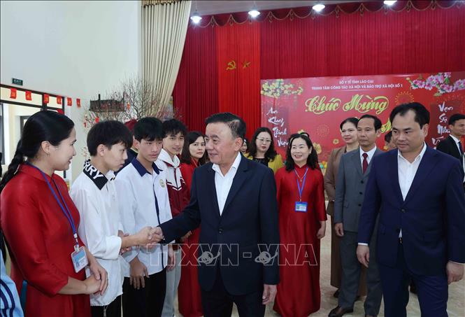Thường trực Ban Bí thư Trần Cẩm Tú thăm, tặng quà Tết tỉnh Lào Cai- Ảnh 3.