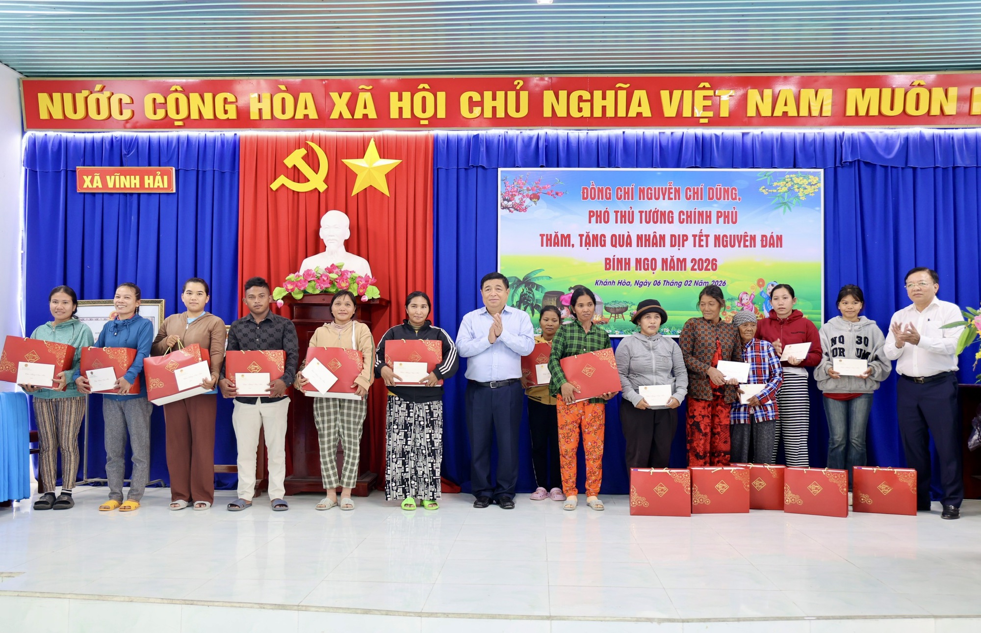 Phó Thủ tướng Nguyễn Chí Dũng thăm, tặng quà nhân dân tỉnh Khánh Hoà- Ảnh 5.