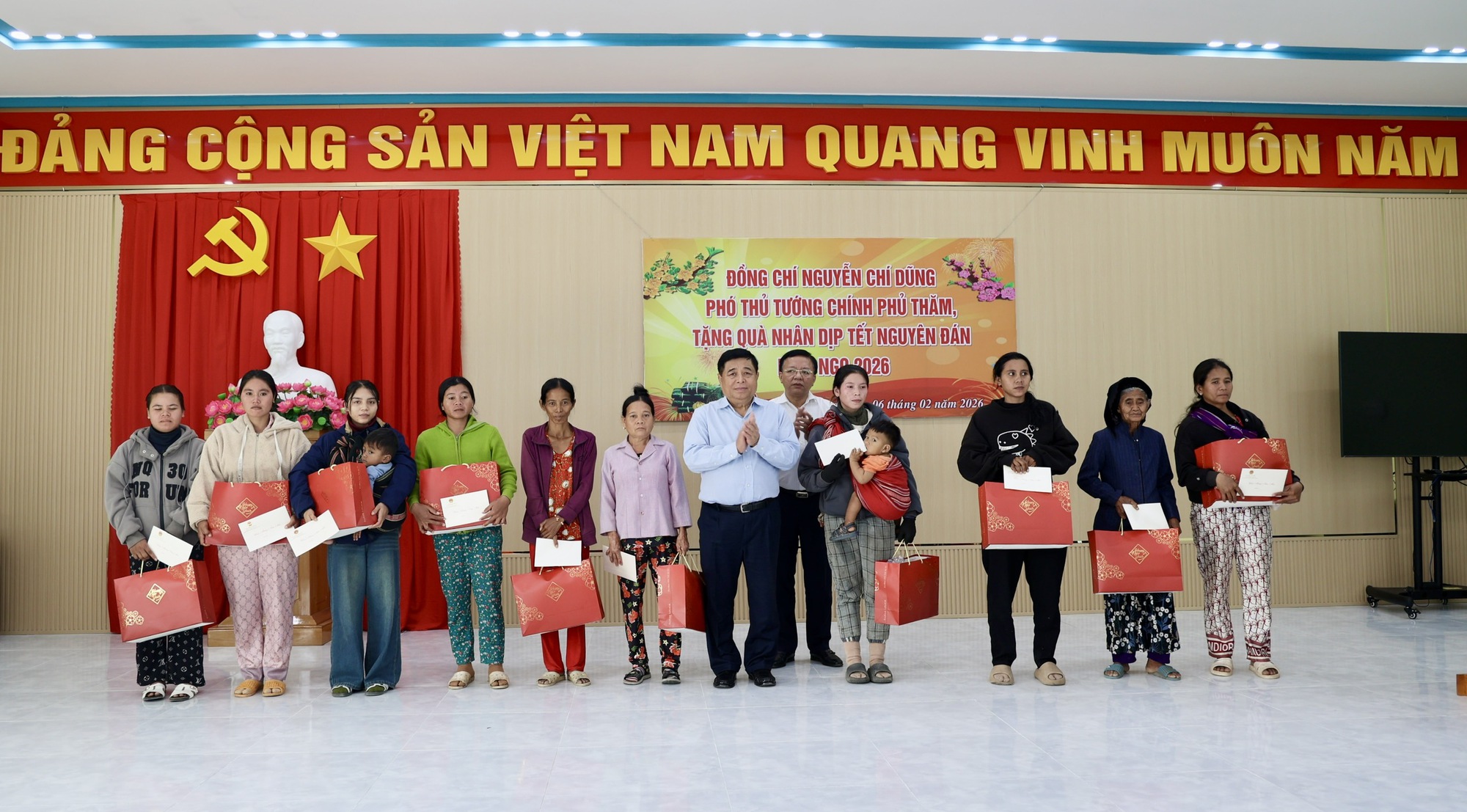 Phó Thủ tướng Nguyễn Chí Dũng thăm, tặng quà nhân dân tỉnh Khánh Hoà- Ảnh 7.