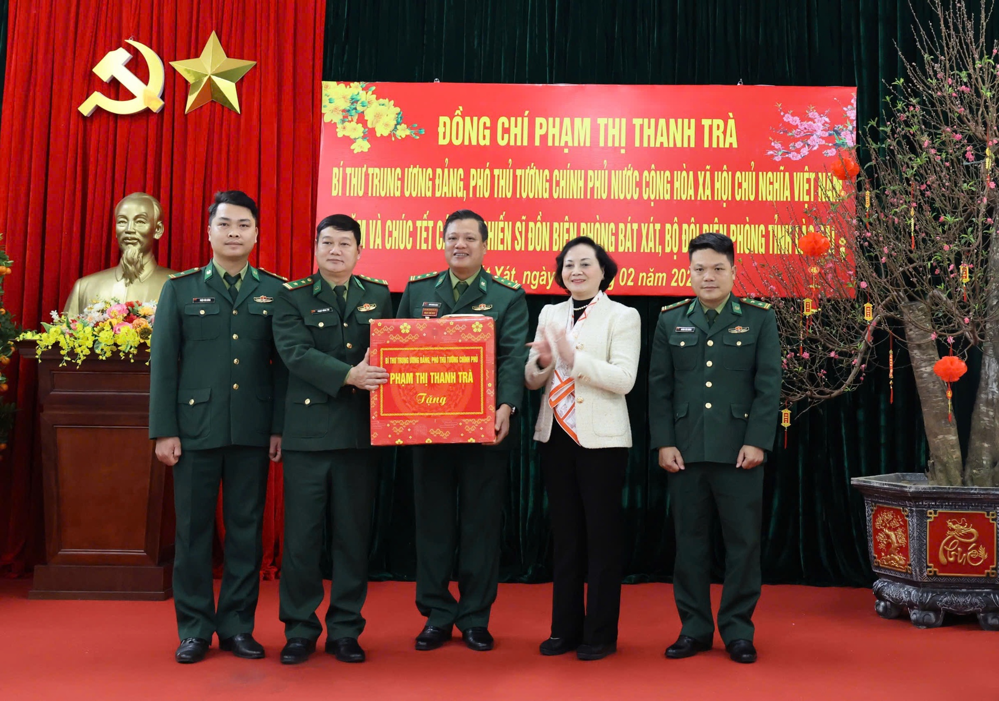 Phó Thủ tướng Phạm Thị Thanh Trà chúc Tết, động viên cán bộ, chiến sĩ Đồn Biên phòng Bát Xát- Ảnh 3.