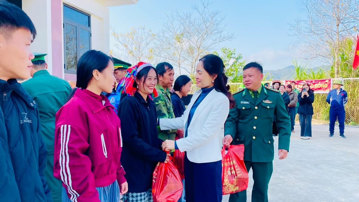 Tết ấm lan tỏa nơi nẻo cao, biên giới- Ảnh 2. Tết ấm lan tỏa nơi nẻo cao, biên giới- Ảnh 2.