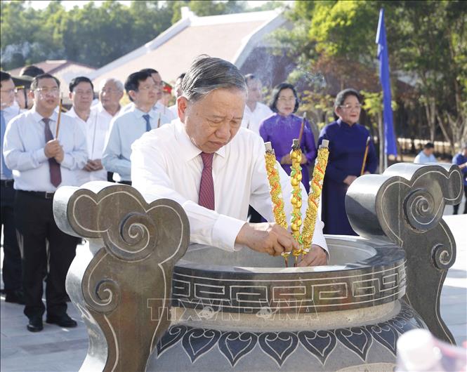 Tổng Bí thư Tô Lâm dâng hương tại Tây Ninh và TPHCM