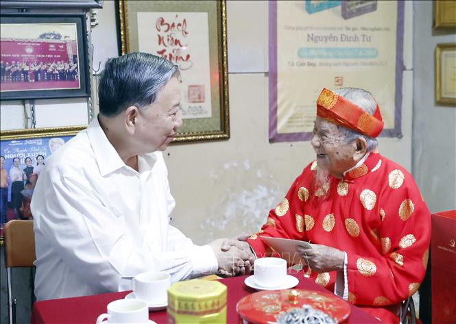 Tổng Bí thư Tô Lâm đến thăm, chúc Tết nhà nghiên cứu Nguyễn Đình Tư- Ảnh 4.