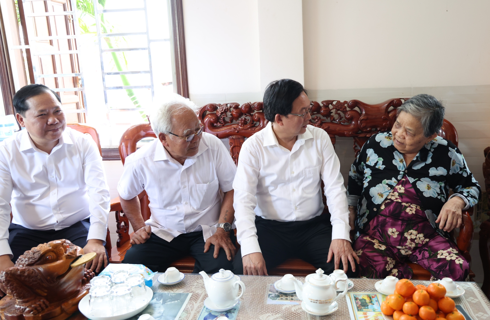 Phó Thủ tướng Hồ Quốc Dũng thăm, tặng quà Tết gia đình chính sách, công nhân khó khăn tại Gia Lai- Ảnh 2.