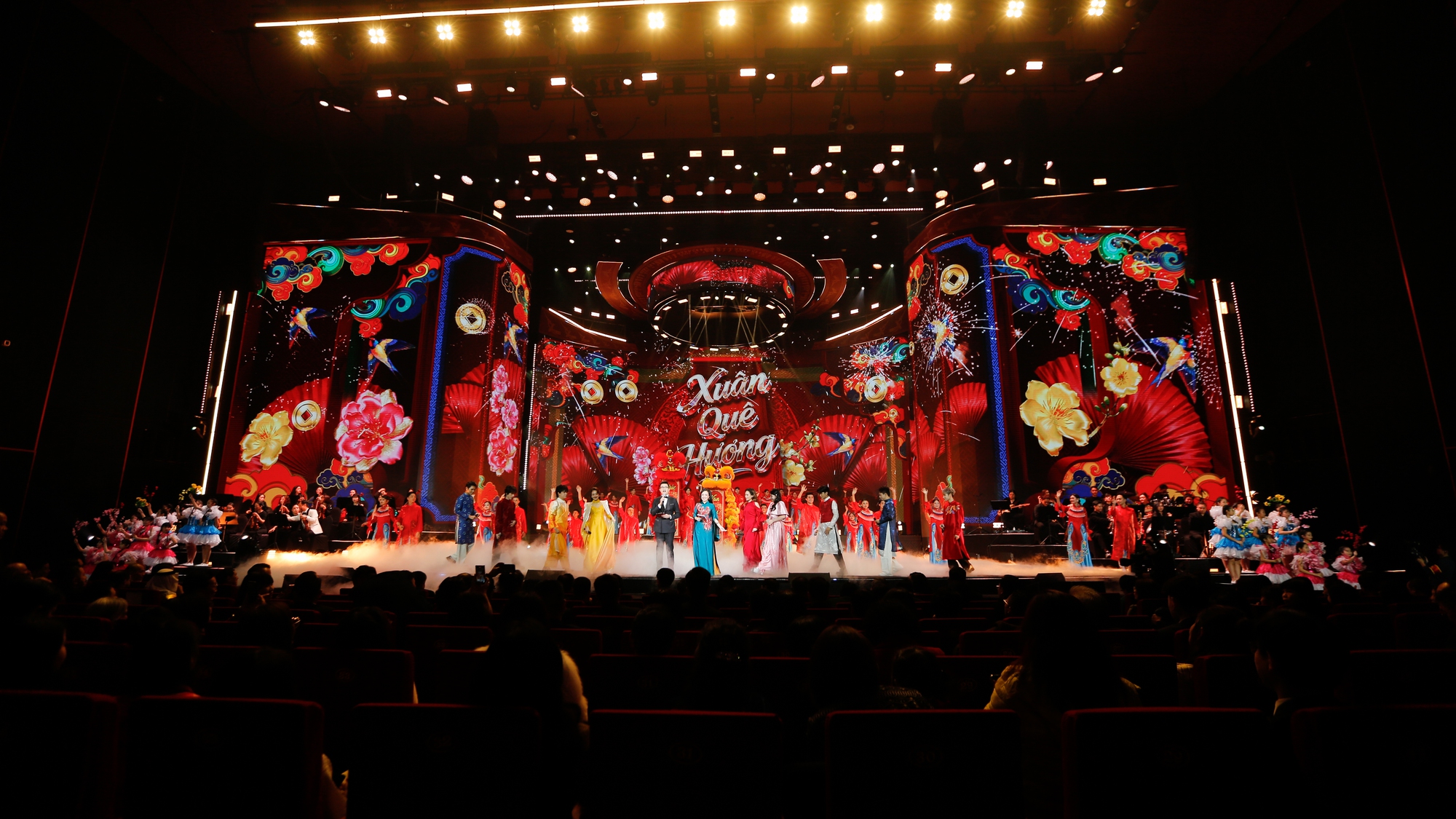 Chủ tịch nước chúc Tết kiều bào, đánh trống khai hội mừng Xuân- Ảnh 4.