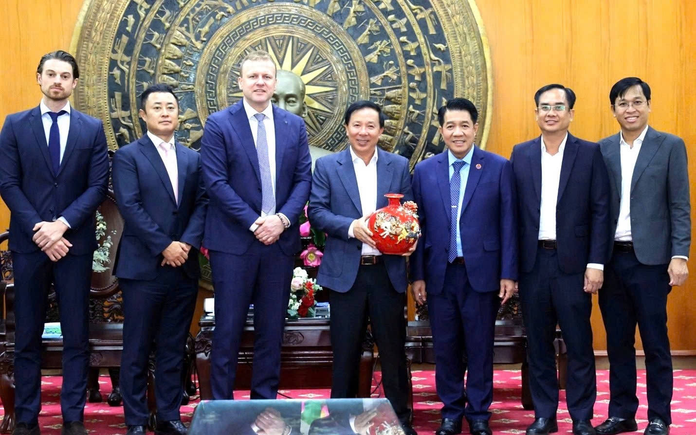 Hùng Nhơn và De Heus liên kết phát triển nông nghiệp xanh, bền vững