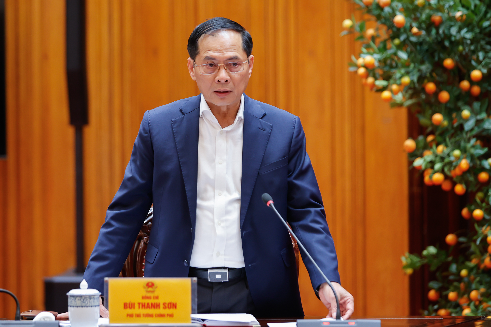 Thủ tướng: Sử dụng ngay Quỹ bình ổn giá xăng dầu; dứt khoát không để thiếu năng lượng trong mọi hoàn cảnh- Ảnh 2.