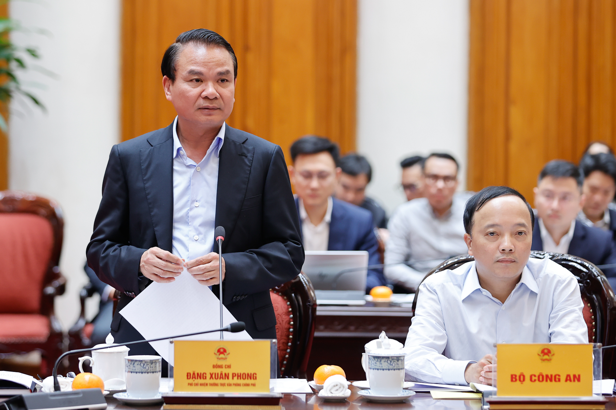 Thủ tướng: Sử dụng ngay Quỹ bình ổn giá xăng dầu; dứt khoát không để thiếu năng lượng trong mọi hoàn cảnh- Ảnh 4.