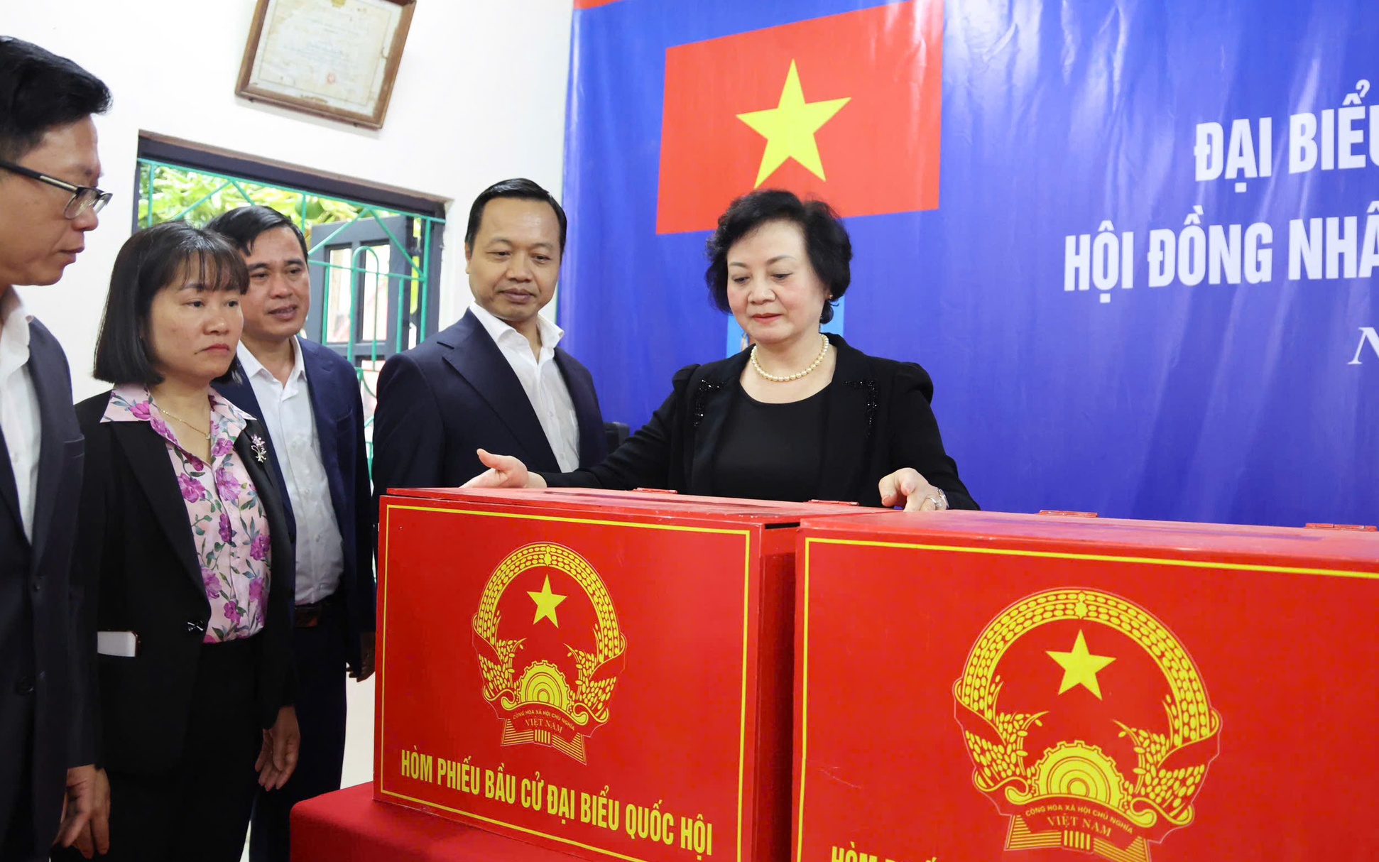 Phó Thủ tướng Phạm Thị Thanh Trà kiểm tra công tác chuẩn bị bầu cử tại Điện Biên