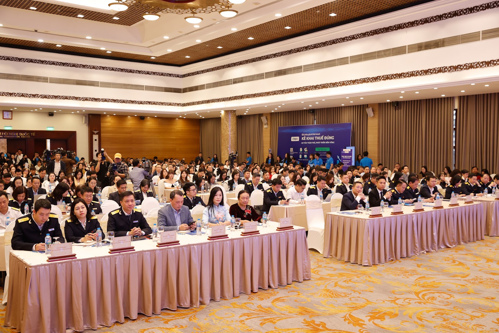 TRỰC TIẾP: Hội thảo 'Giải pháp giúp hộ kinh doanh kê khai thuế đúng, an tâm tuân thủ, phát triển bền vững'- Ảnh 1.