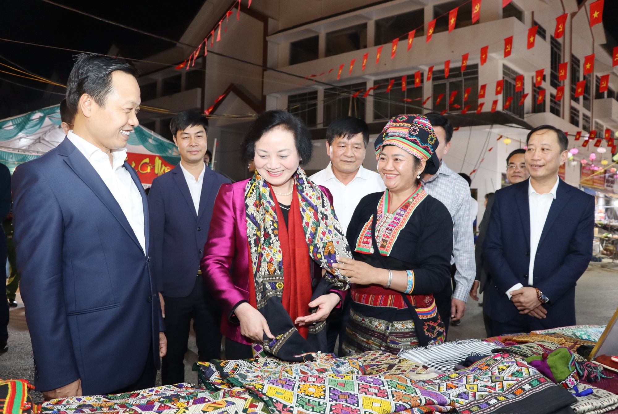 Công bố quyết định kiểm tra, giám sát của Bộ Chính trị, Ban Bí thư đối với Ban Thường vụ Tỉnh ủy Điện Biên- Ảnh 5.