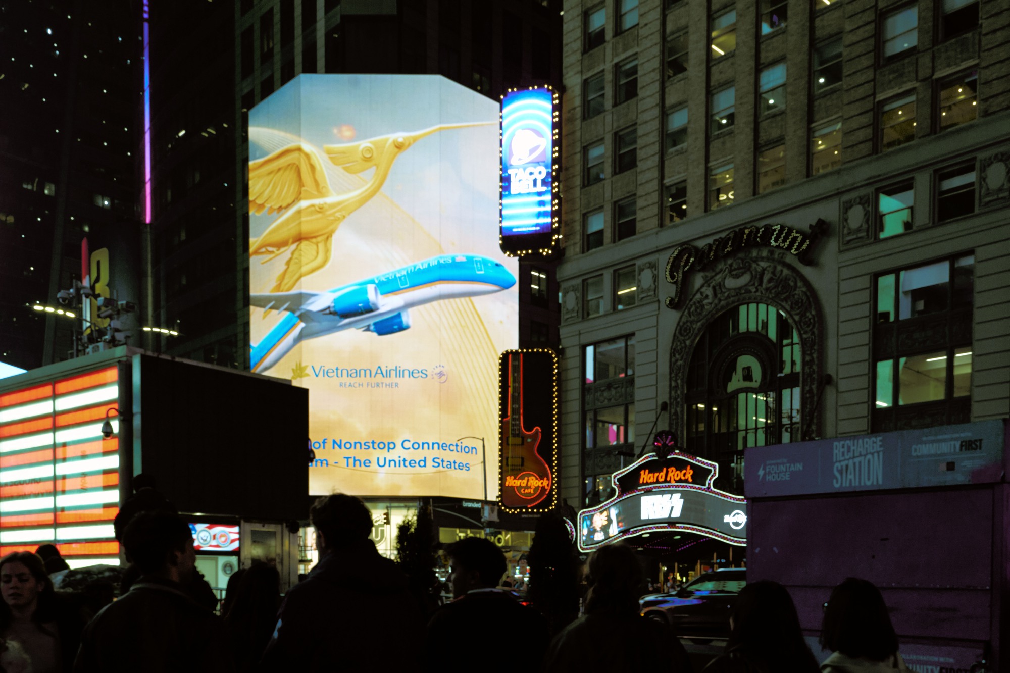 Vietnam Airlines mở rộng mạng bay toàn cầu, góp phần hội nhập- Ảnh 1.