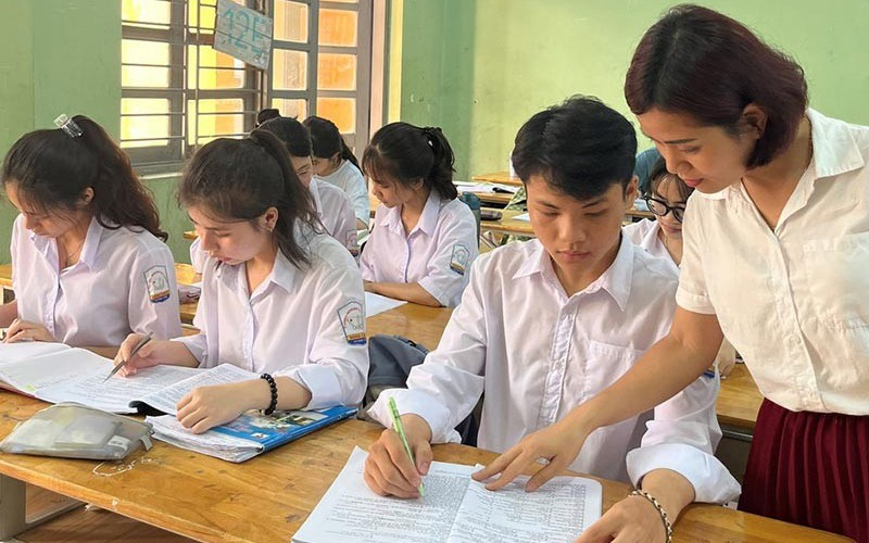 Thời gian làm giáo viên THCS có tính để thăng hạng ở cấp THPT?