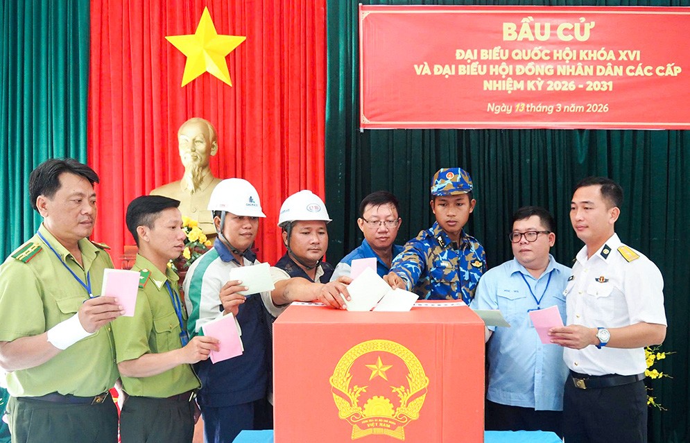 Cử tri đảo Hòn Khoai, Hòn Chuối hoàn thành bầu cử sớm với tỉ lệ 100%- Ảnh 2.