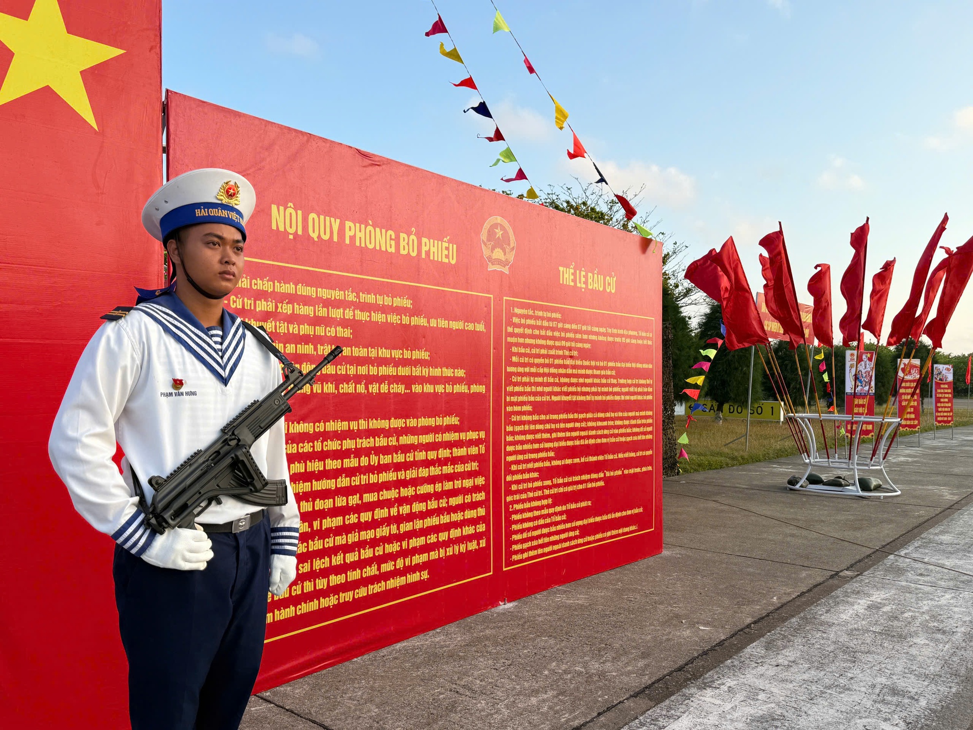 Chùm ảnh: Đảo Trường Sa tổng kiểm tra công tác chuẩn bị bầu cử đại biểu Quốc hội và HĐND các cấp- Ảnh 2.