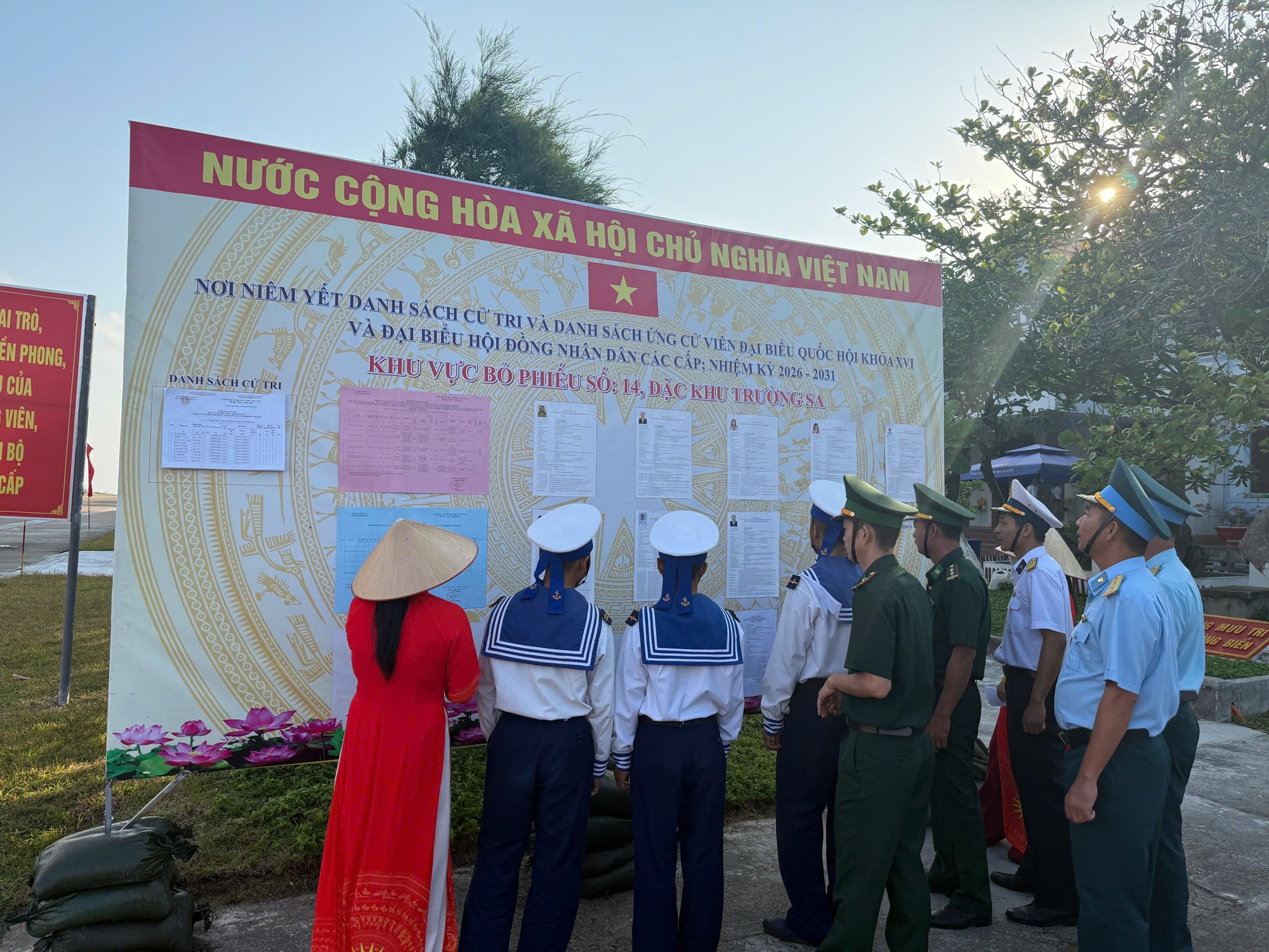 Chùm ảnh: Đảo Trường Sa tổng kiểm tra công tác chuẩn bị bầu cử đại biểu Quốc hội và HĐND các cấp- Ảnh 11.