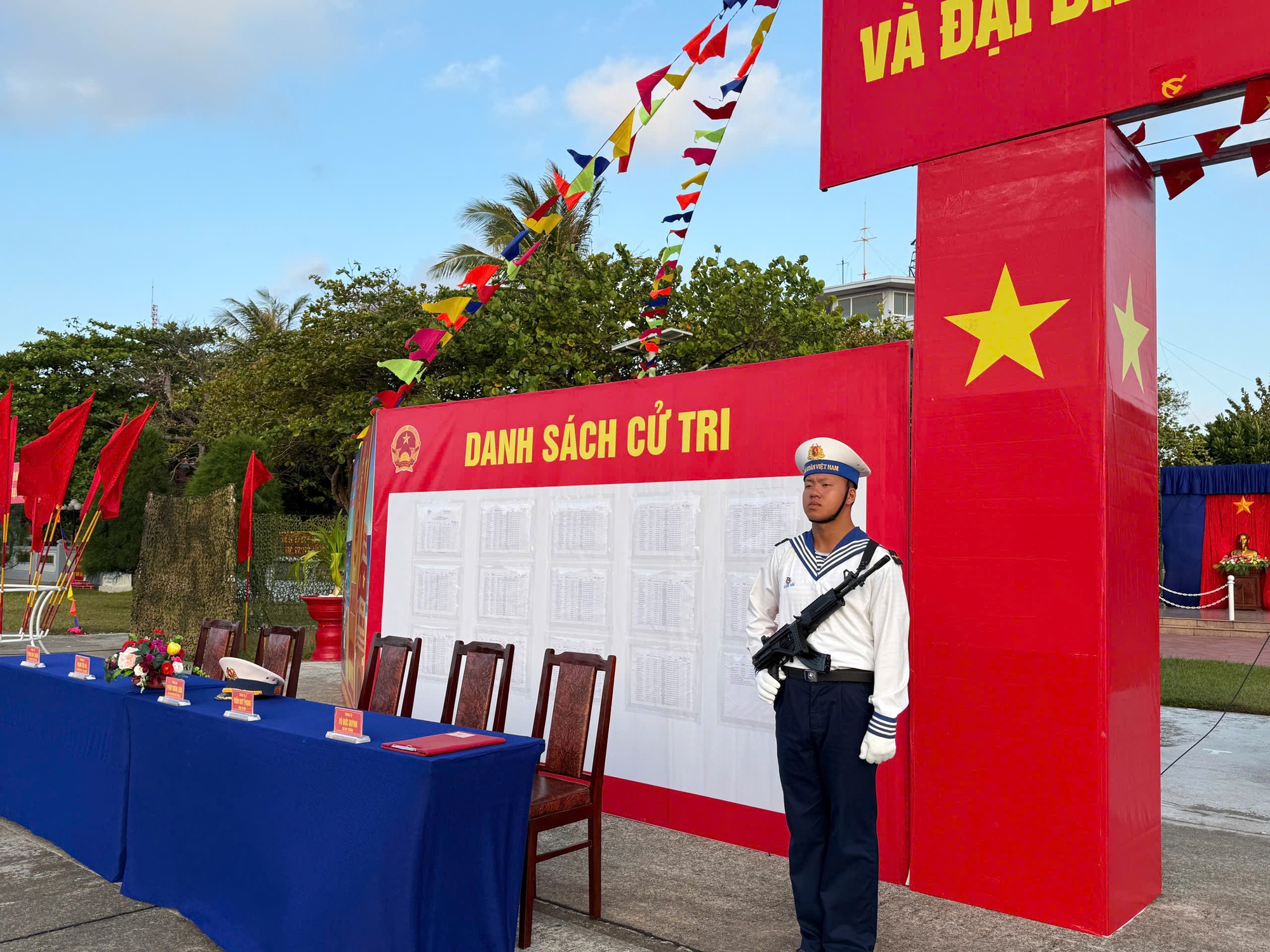 Chùm ảnh: Đảo Trường Sa tổng kiểm tra công tác chuẩn bị bầu cử đại biểu Quốc hội và HĐND các cấp- Ảnh 3.