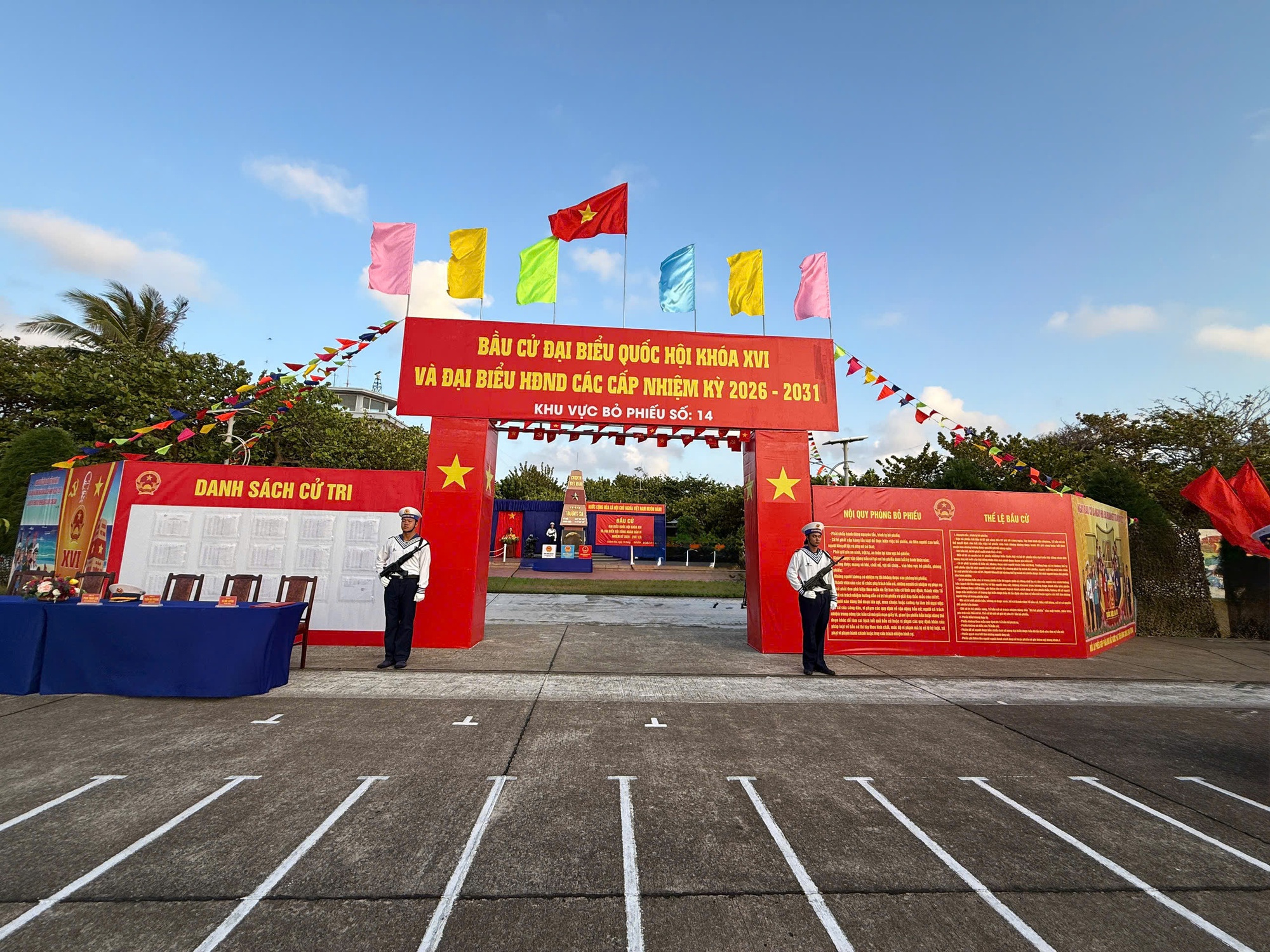 Chùm ảnh: Đảo Trường Sa tổng kiểm tra công tác chuẩn bị bầu cử đại biểu Quốc hội và HĐND các cấp- Ảnh 1.